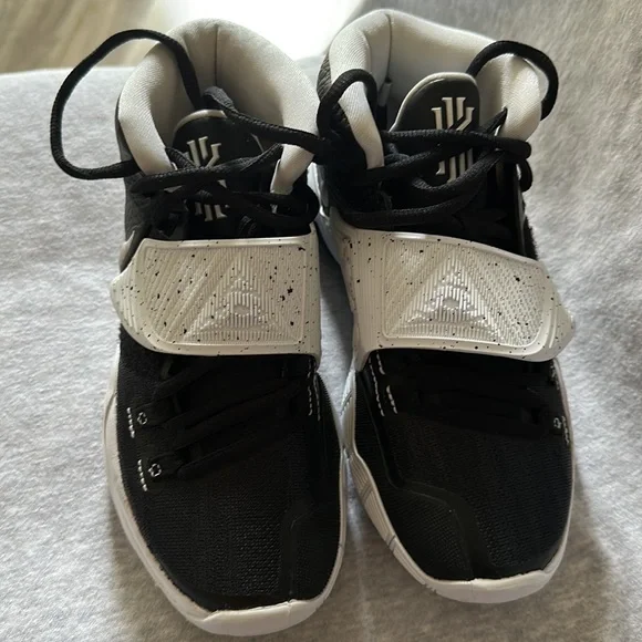❤️❤️ NIKE KYRIE 6 TEAM BLACK, SIZE 4.5🥰🥰🥰